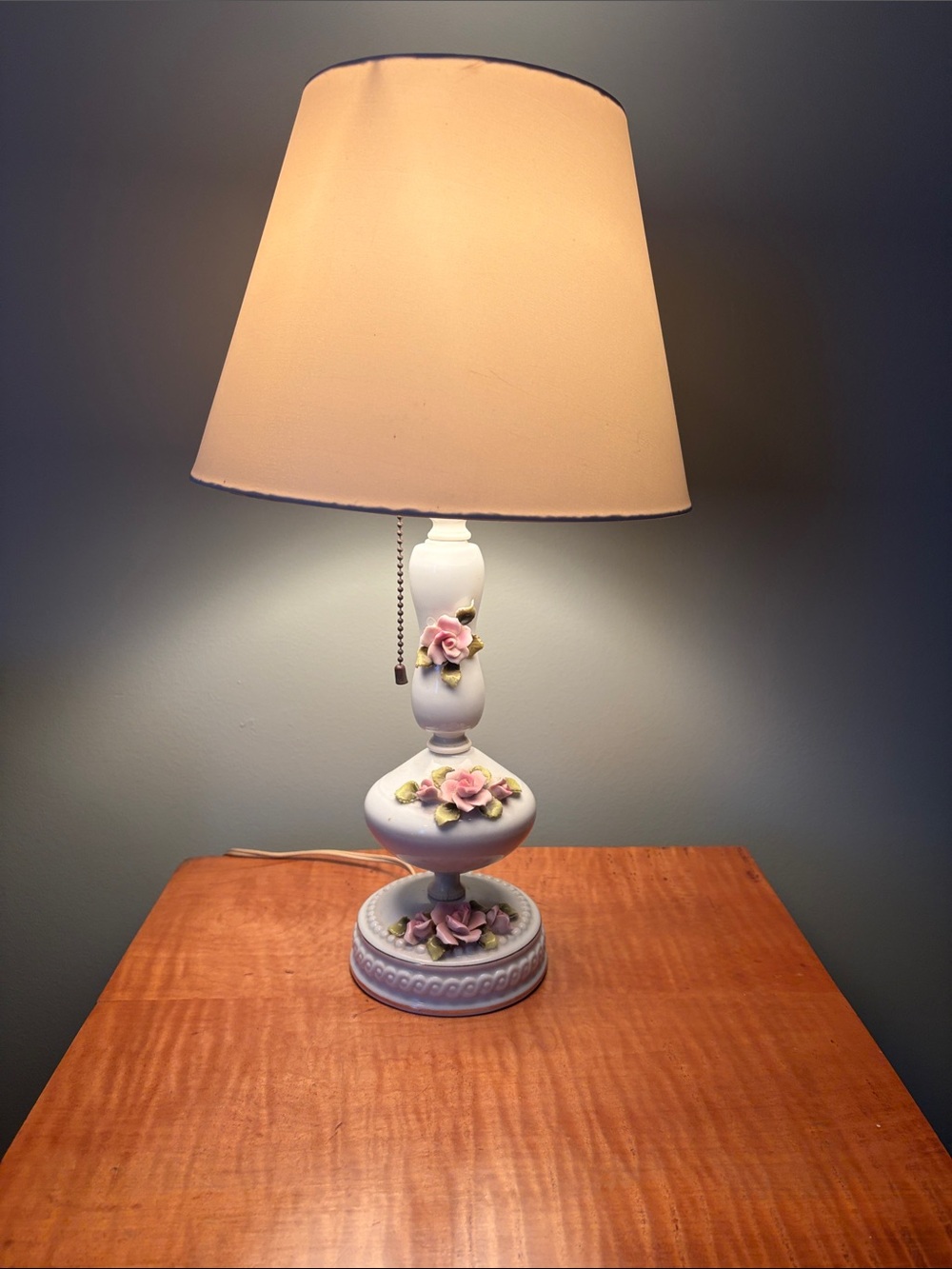 Vintage 50s Porcelain Rose Tiered Boudoir Lamp